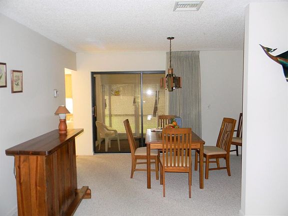 4th image of 9785 Pecan Tree Dr APT B