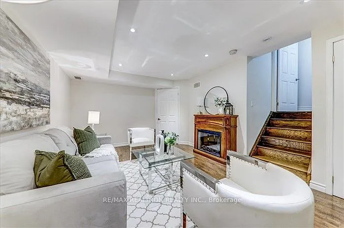 76 Gas Lamp Ln — Photo 8