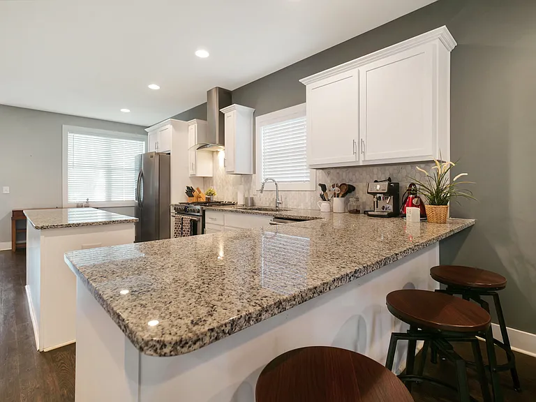 2202 Sheridan Rd — Photo 13