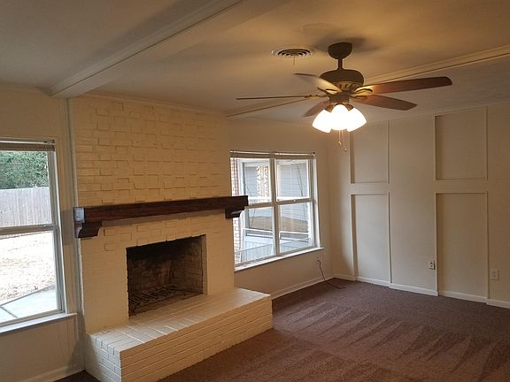 Family Room w/Fireplace