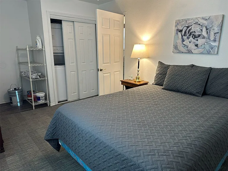 Laundry in unit washer dryer included
