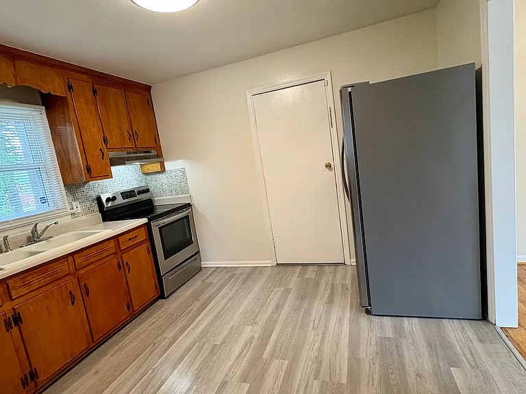 903 Homestead Ave — Photo 8