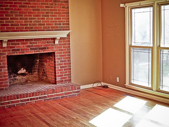 4th image of 2126 Brookwood Ln