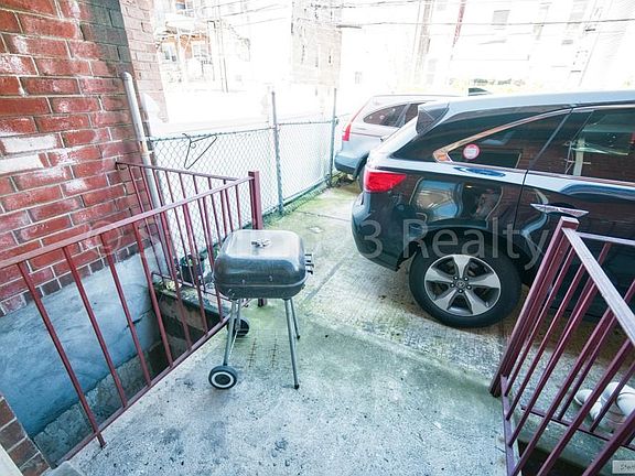 4th image of 3518 31st St APT 1