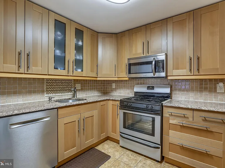 18722 Walkers Choice Rd #4 — Photo 3