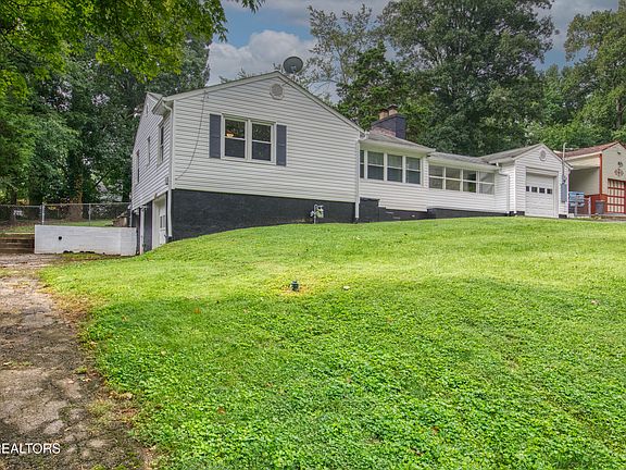 5th image of 1806 Westchester Dr