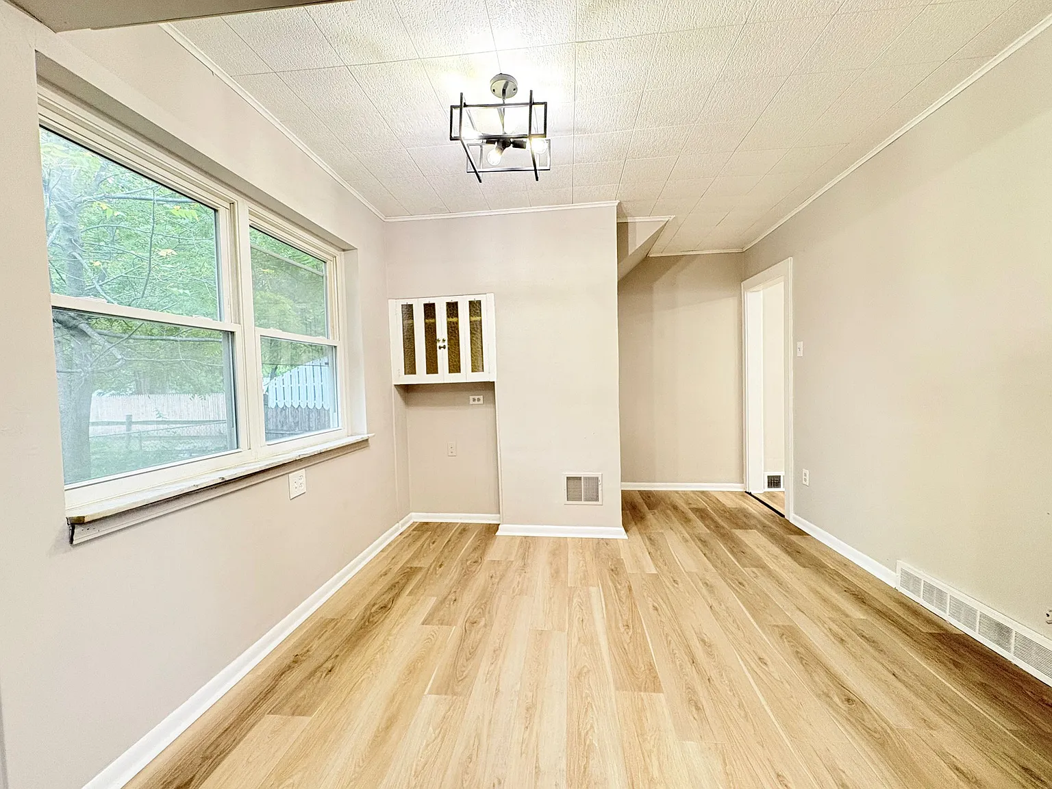 3 bed, 1254 sqft, $1,375 — Photo 2