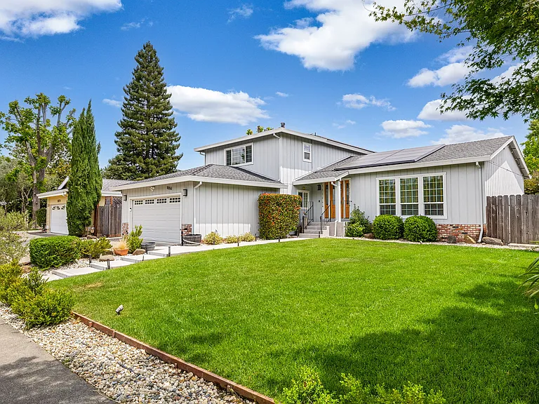 1066 Century Dr — Photo 3