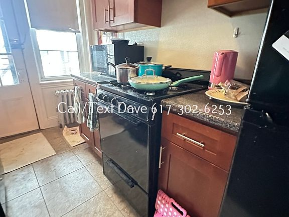 5th image of 132 Washington St