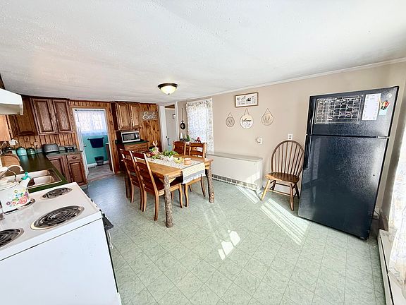 3rd image of 104 Wallace Hill Rd