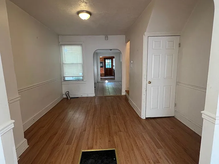 318 S 3rd St — Photo 1