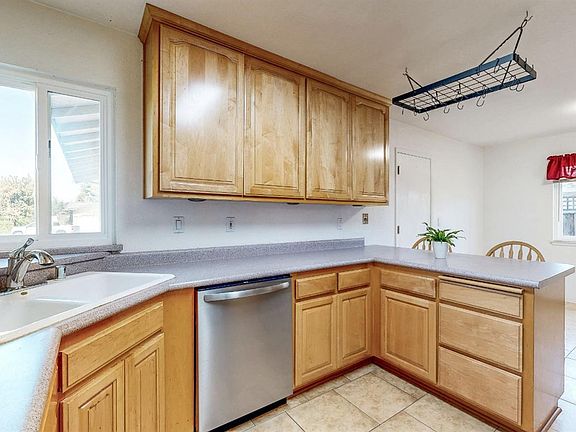 3rd image of 1108 Graham Court