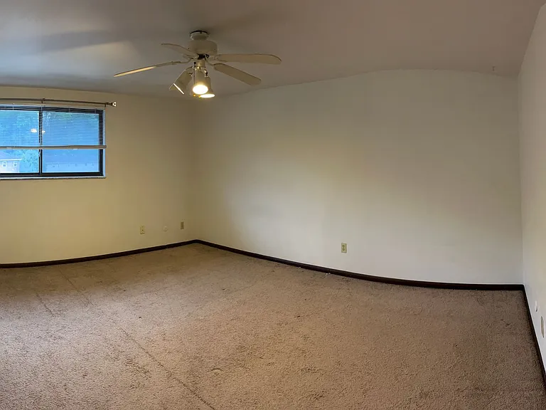772 Locust Ridge Dr — Photo 3