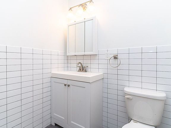 5th image of 297 Wyckoff Ave APT 2R