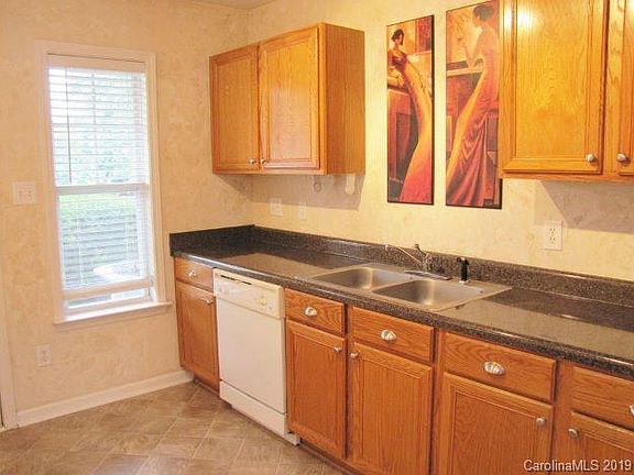 4th image of 16919 Bridgeton Ln