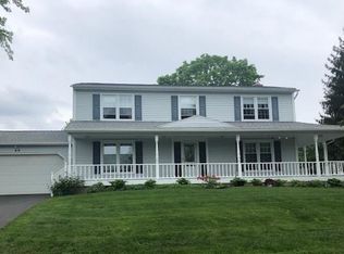 46 Orchard Creek Ln, Rochester, NY 14612