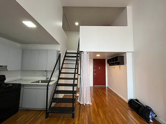 Rented by The InHouse Group | media 13