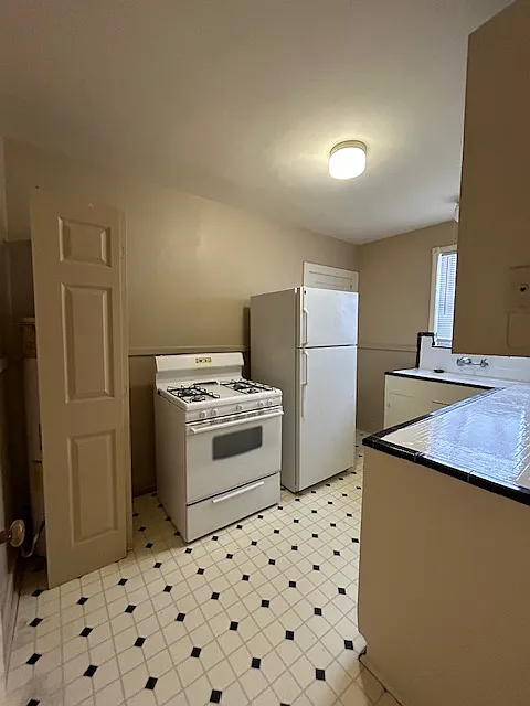 1 bed, 890 sqft, $700 — Photo 3