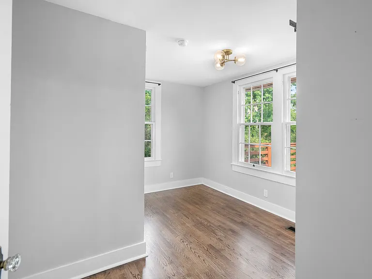 258 E Moody Ave — Photo 28