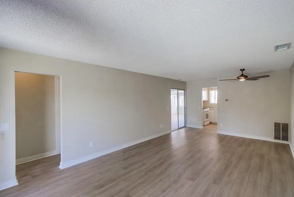 2 bed, 834 sqft, $2,700 — Photo 3