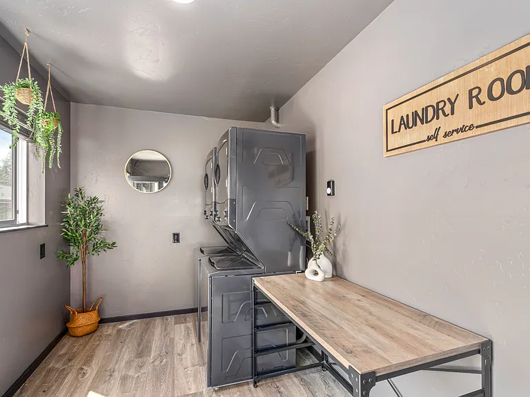 219 E Coeur Dalene Lake Dr #4 — Photo 9