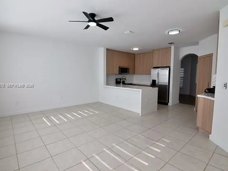 5527 NW 113th Ave #Townhouse 5527 — Photo 1