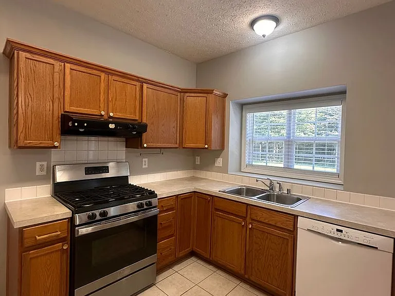 9406 Harlow Ct — Photo 13
