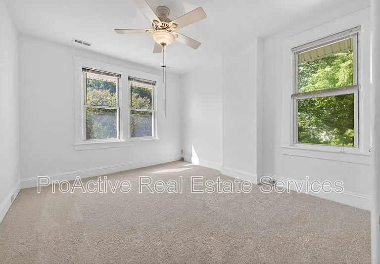 1008 Grayson St — Photo 13