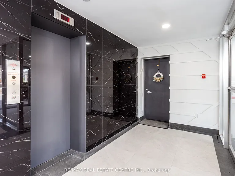 371 Lakeshore Rd W #504 — Photo 1
