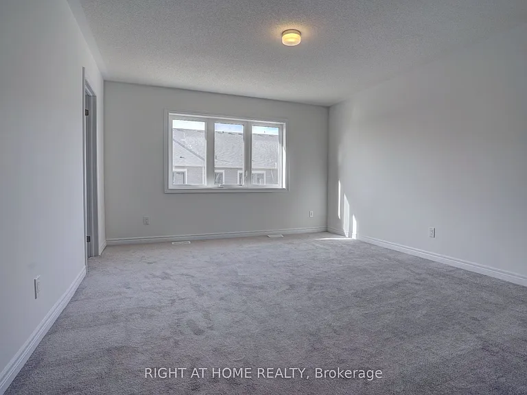 2038 Cameron Lott Cres — Photo 15
