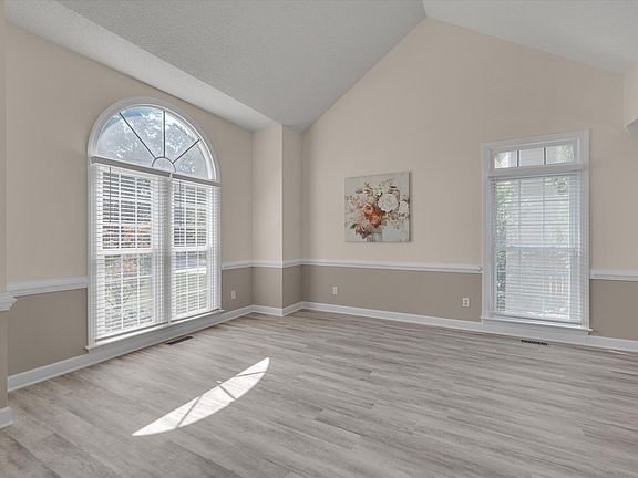 3rd image of 105 Merowe Ct