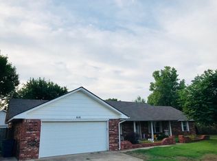 616 N Falcon Way, Mustang, OK 73064