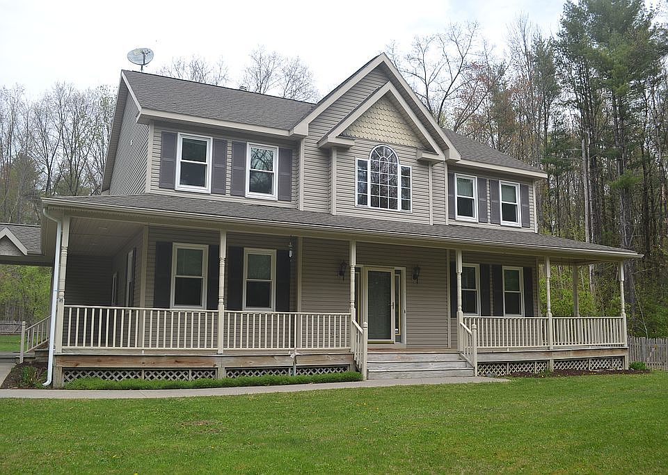 Beautiful 4-br Colonial