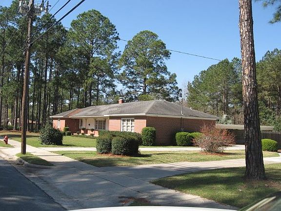 2nd image of 913 S Dogwood Dr