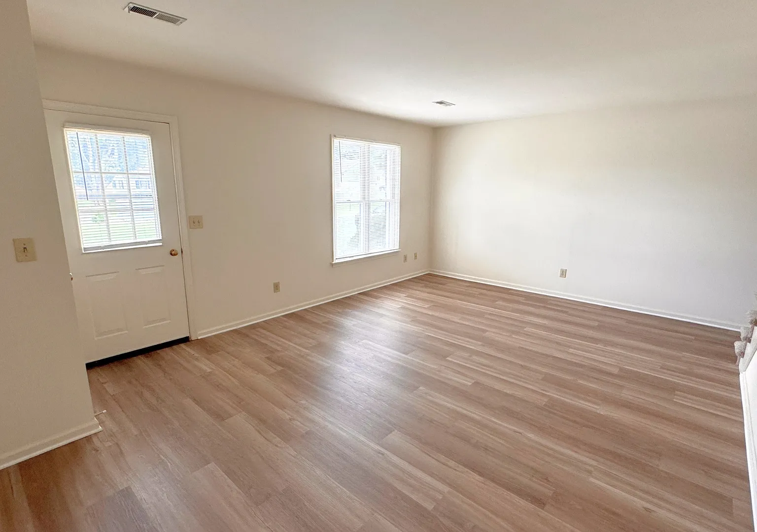 2 bed, 1.5 bath, $1,295 — Photo 4