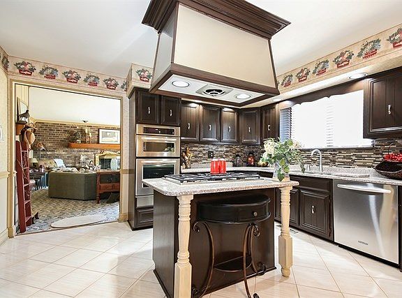 4th image of 14217 Meadowview Ct
