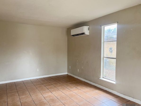 baton-rouge-louisiana-2052979668 picture