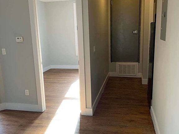 4th image of 1503 Gates Ave #2S