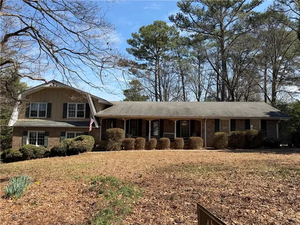 1711 Stonecliff Ct, Decatur, GA 30033