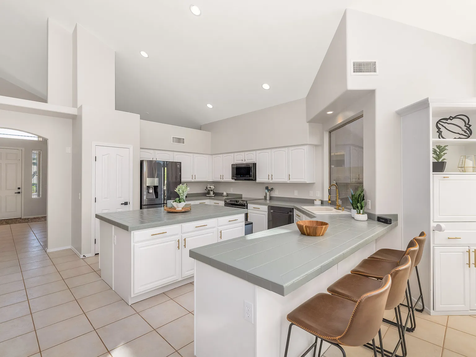 4 bed, 2799 sqft, $4,300 — Photo 4
