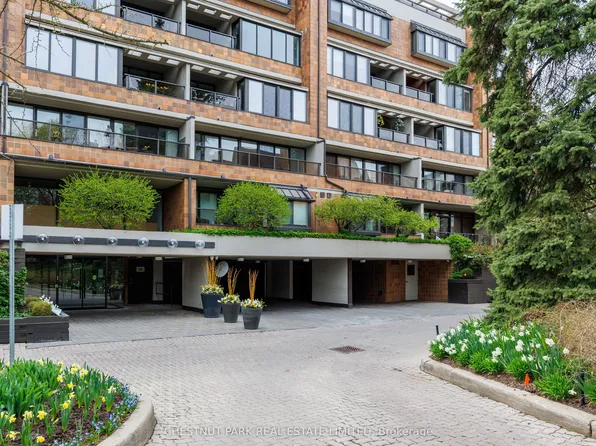 40 Oaklands Ave #203, Toronto, ON M4V 2Z3