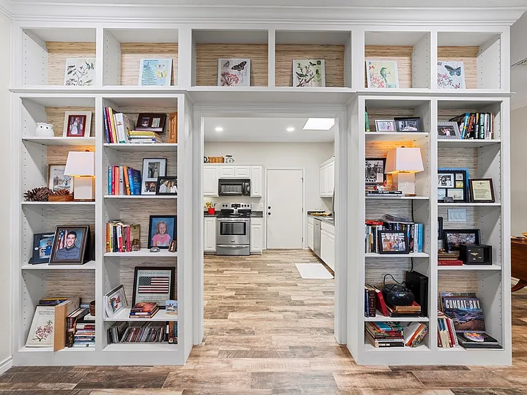 1008 Edinburgh Dr — Photo 10