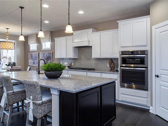 4th image of 8028 Cotswold Dr