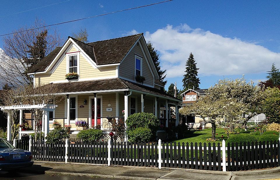 1st image of 202 5th Ave W