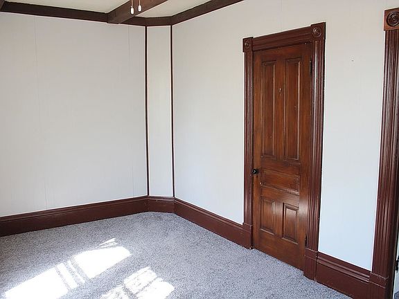3rd image of 207 W Pottawatamie St