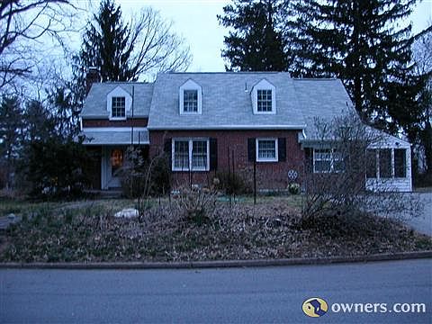 Cozy home in quiet neighborhood