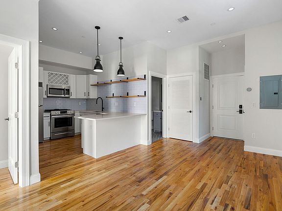 2nd image of 21-27 Washington St #403
