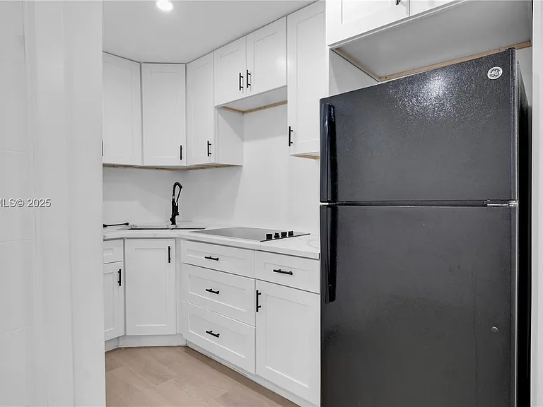 32 SW 9th St #2 — Photo 15