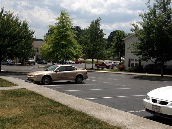 2nd image of 836 Patrick Henry Dr