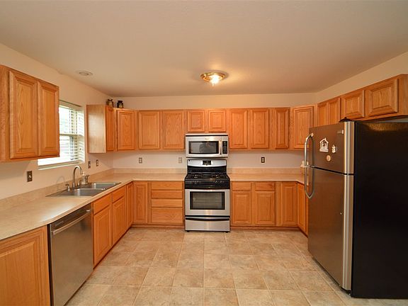 2nd image of 913 Eagle Blvd